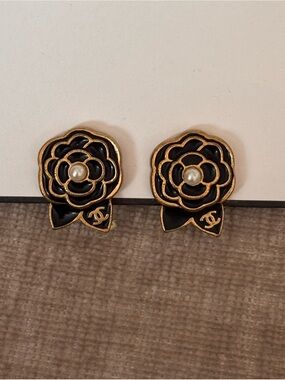 Authentic CHANEL 2001 black gold camellia mini clip on earrings